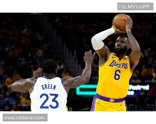 勇士主场力克湖人，西部巅峰之战再掀波澜