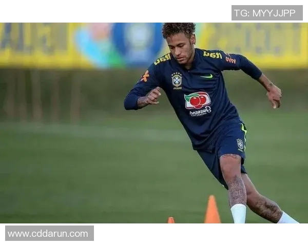 内马尔的足球传奇之路：从巴西天才到全球偶像的蜕变与挑战