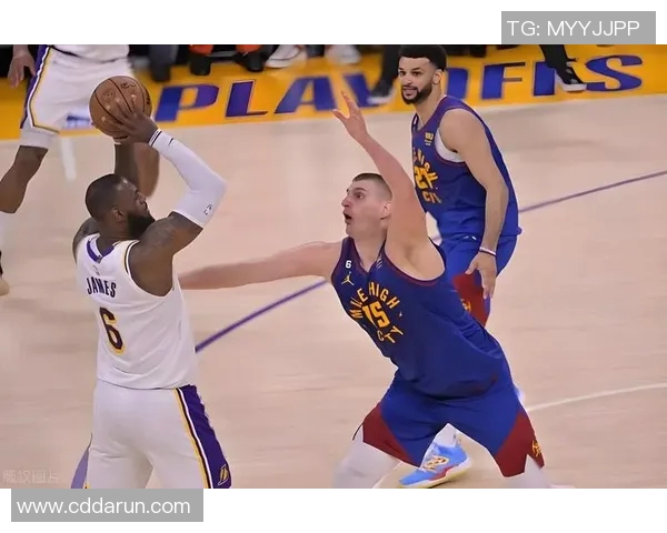 掘金与湖人激战正酣NBA季后赛精彩对决引发球迷热议